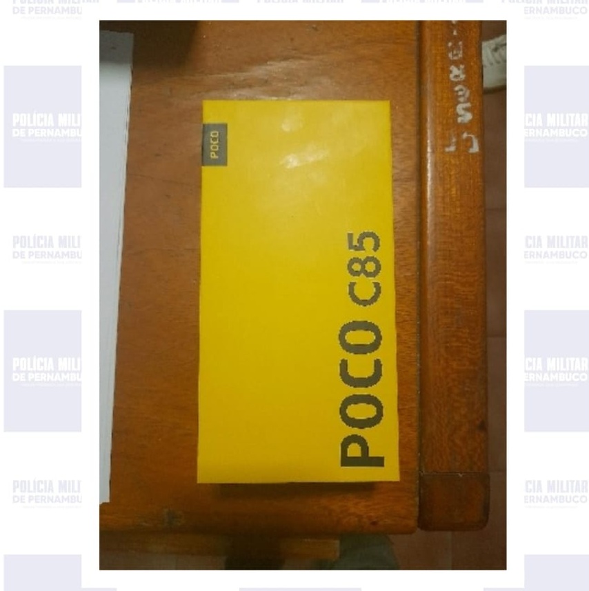 Mulher é conduzida à delegacia suspeita de aplicar golpes com falsos comprovantes de Pix em Salgueiro