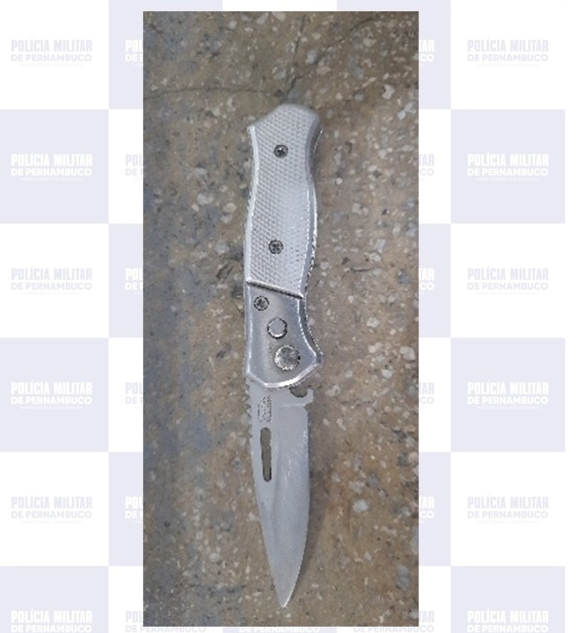 Homem é conduzido à delegacia após ser flagrado com canivete em Salgueiro