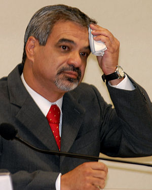 Humberto Costa se perde no jogo e expõe a própria derrota