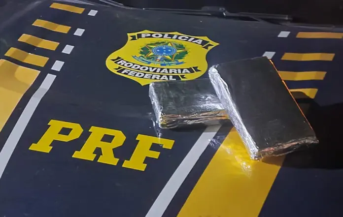 Grávida de 8 meses é flagrada com mais de 2 kg de cocaína dentro de ônibus em Salgueiro