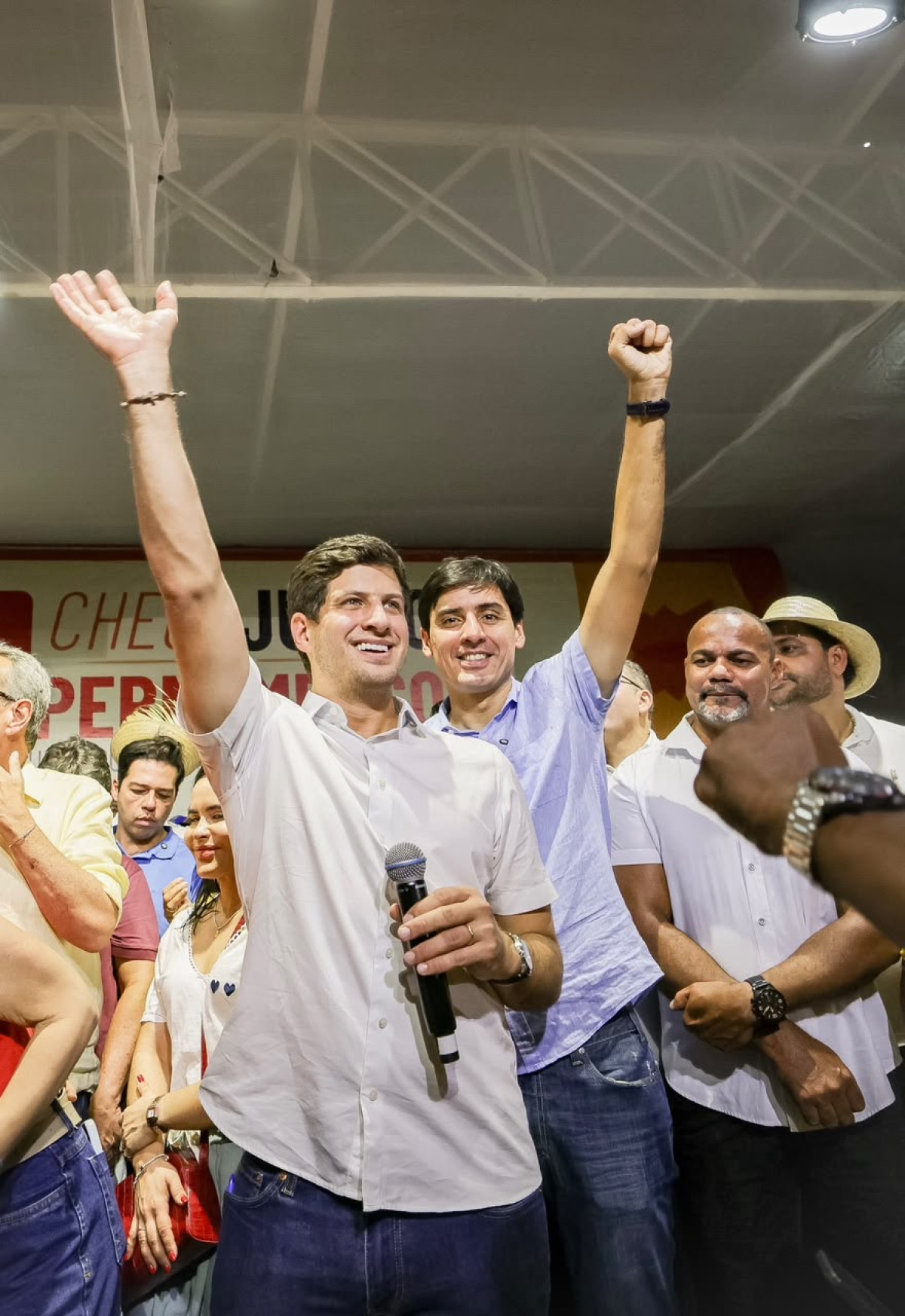 João Campos anuncia IPVA zero para motociclistas da zona rural